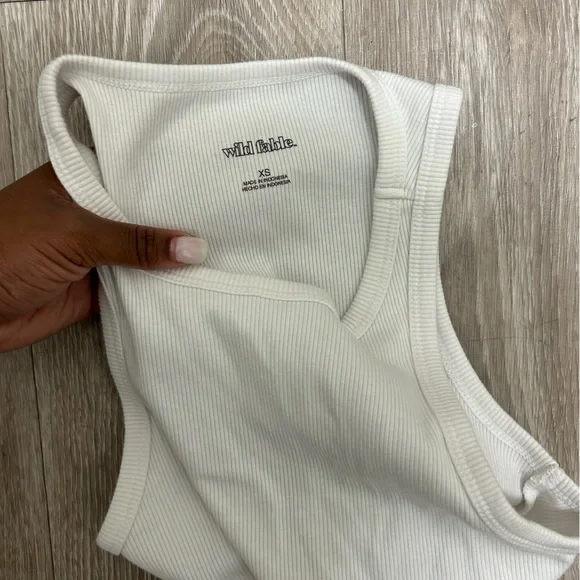 Cropped Ribbed Tank - Picture 3 of 5